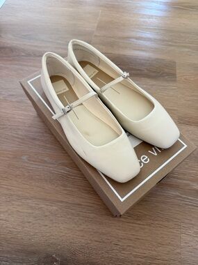 Dolce Vita Reyes Leather Flats in Ivory